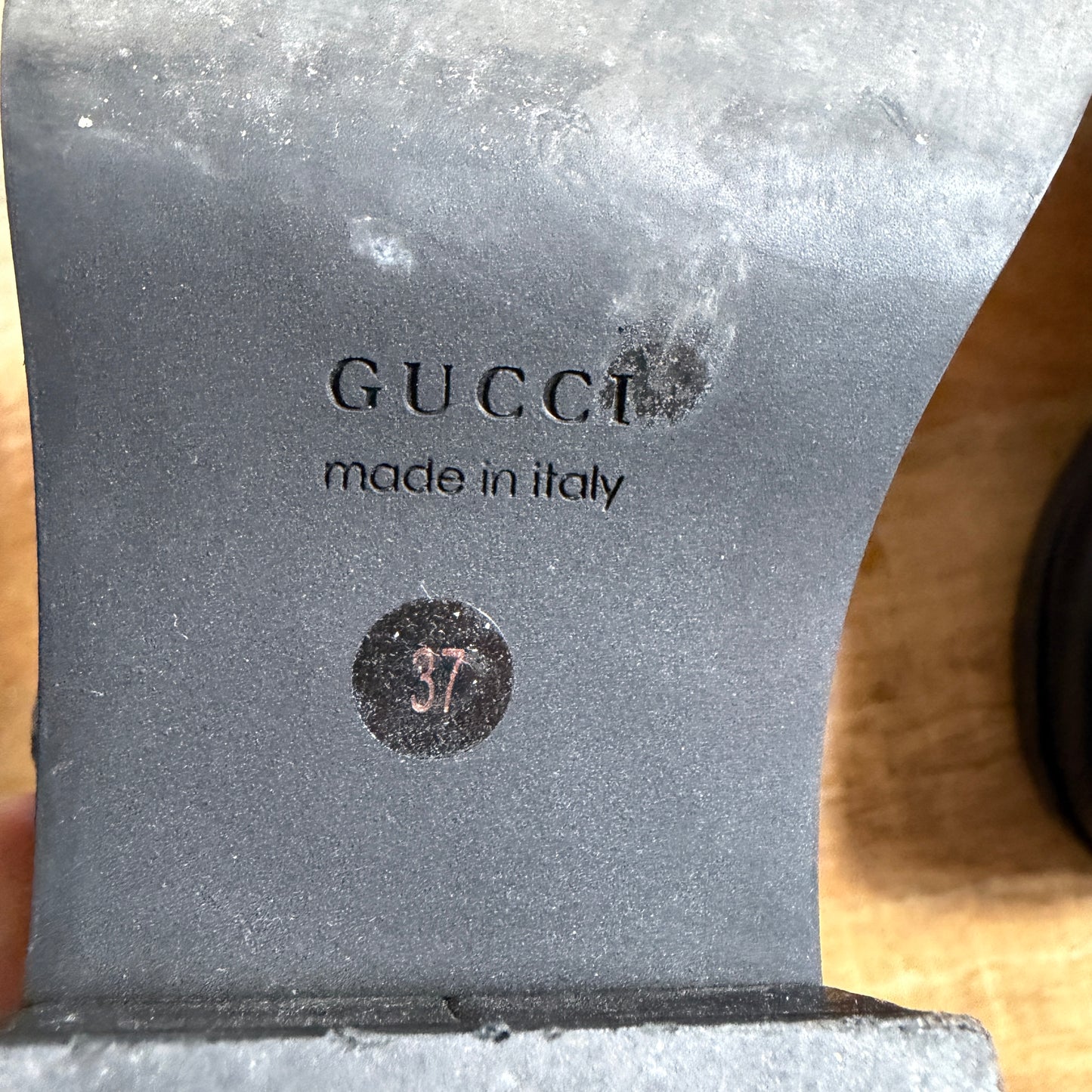 Gucci cut out n37
