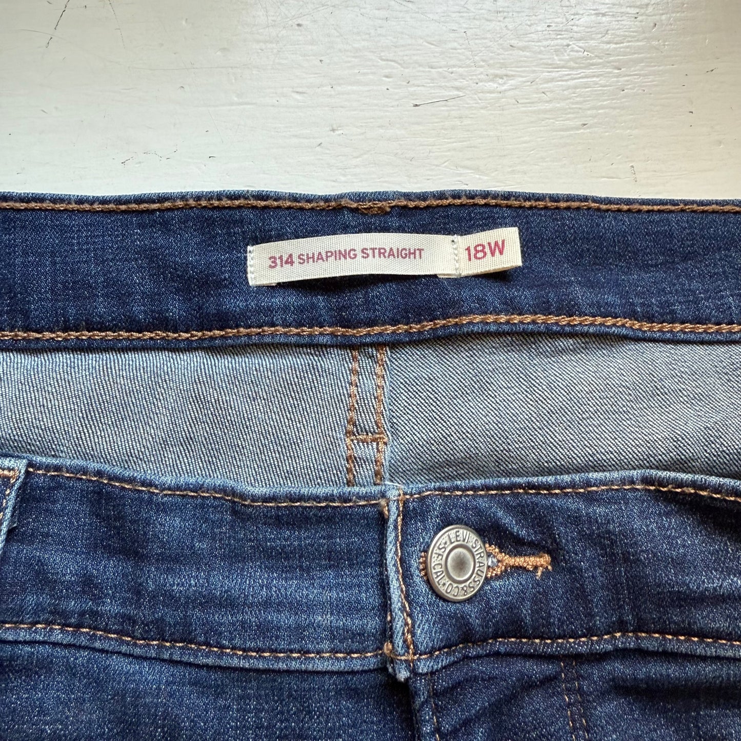 Levi’s 314 shaping straight 18W