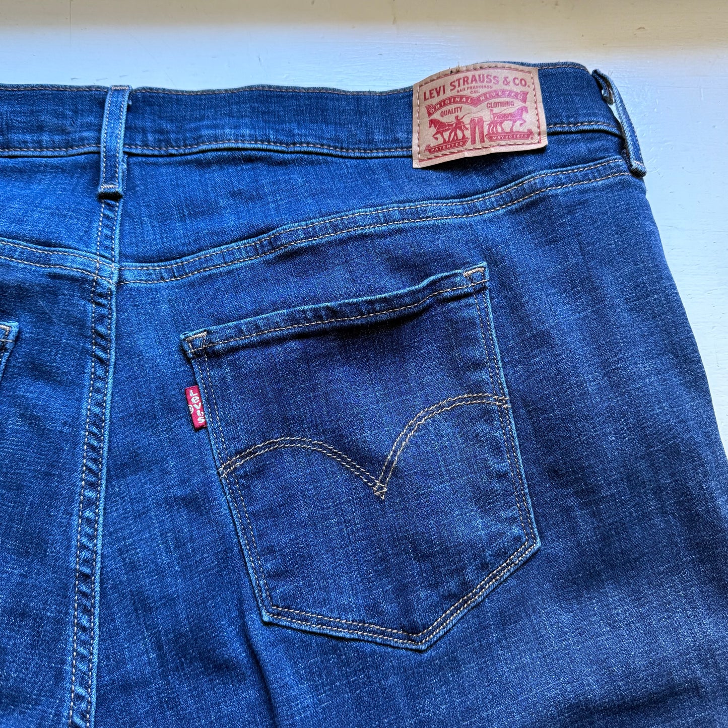 Levi’s 314 shaping straight 18W