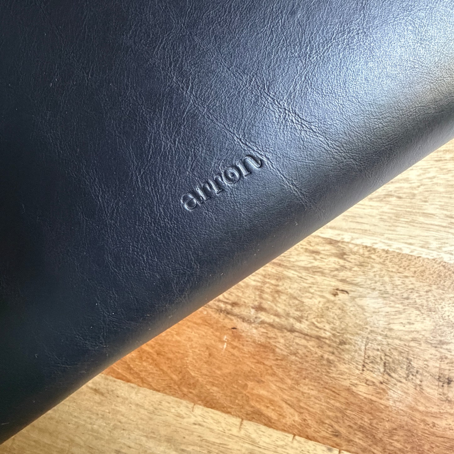 Aaron borsa nera