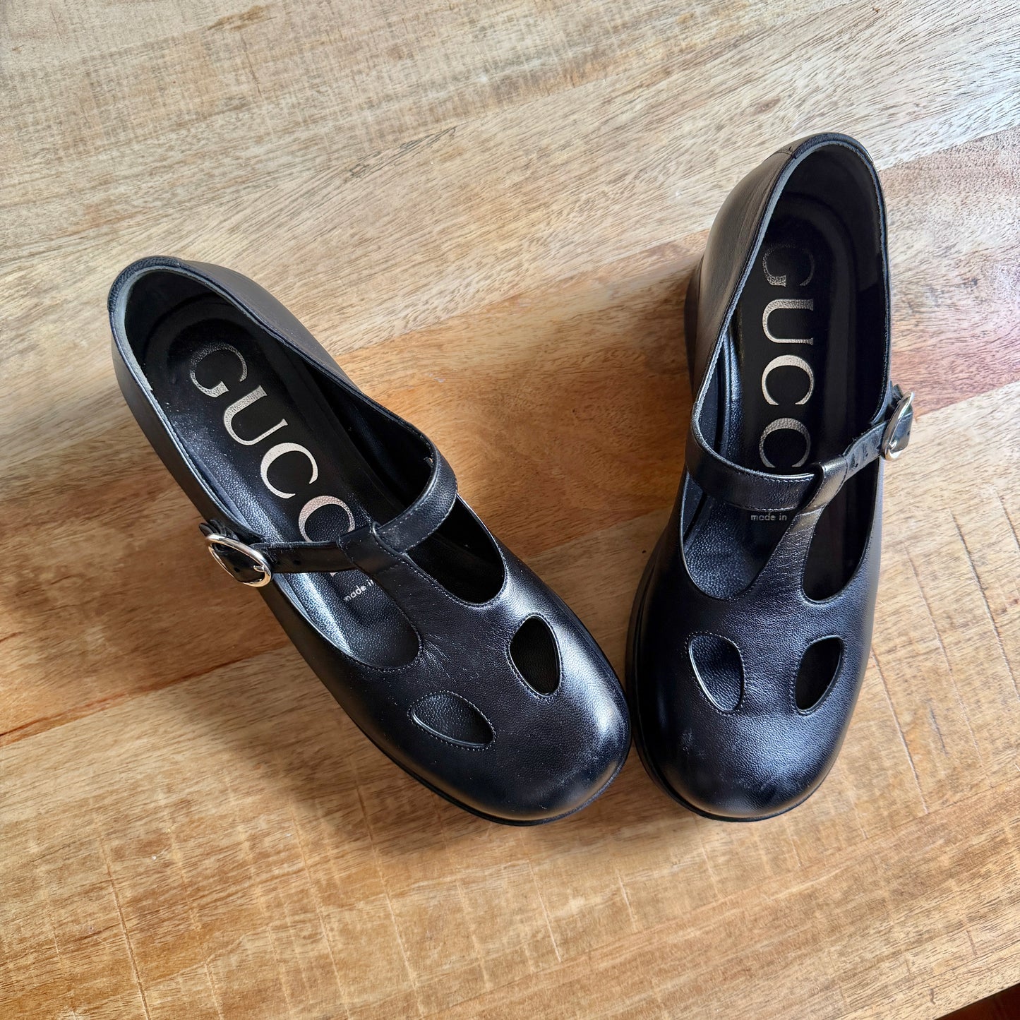 Gucci cut out n37
