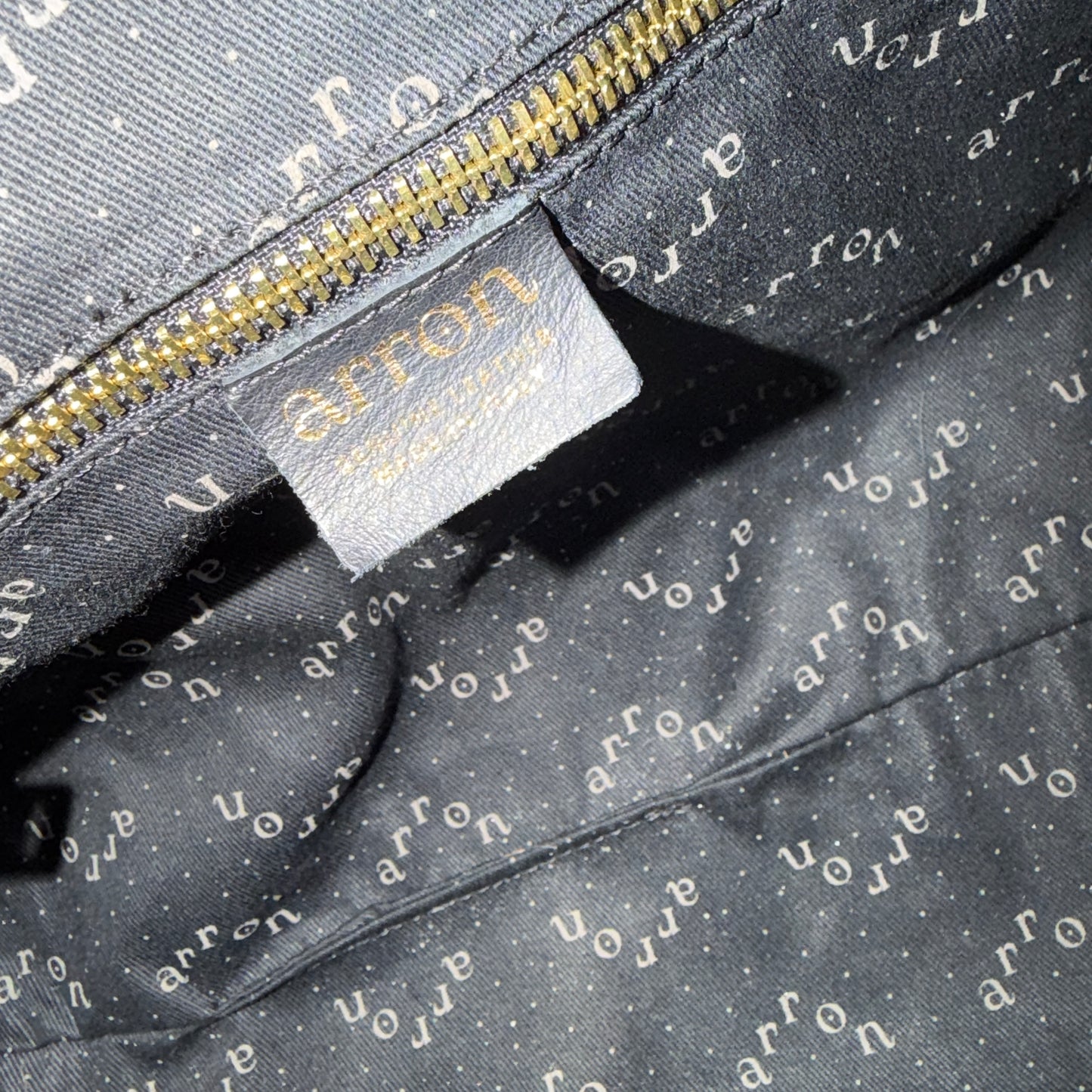 Aaron borsa nera