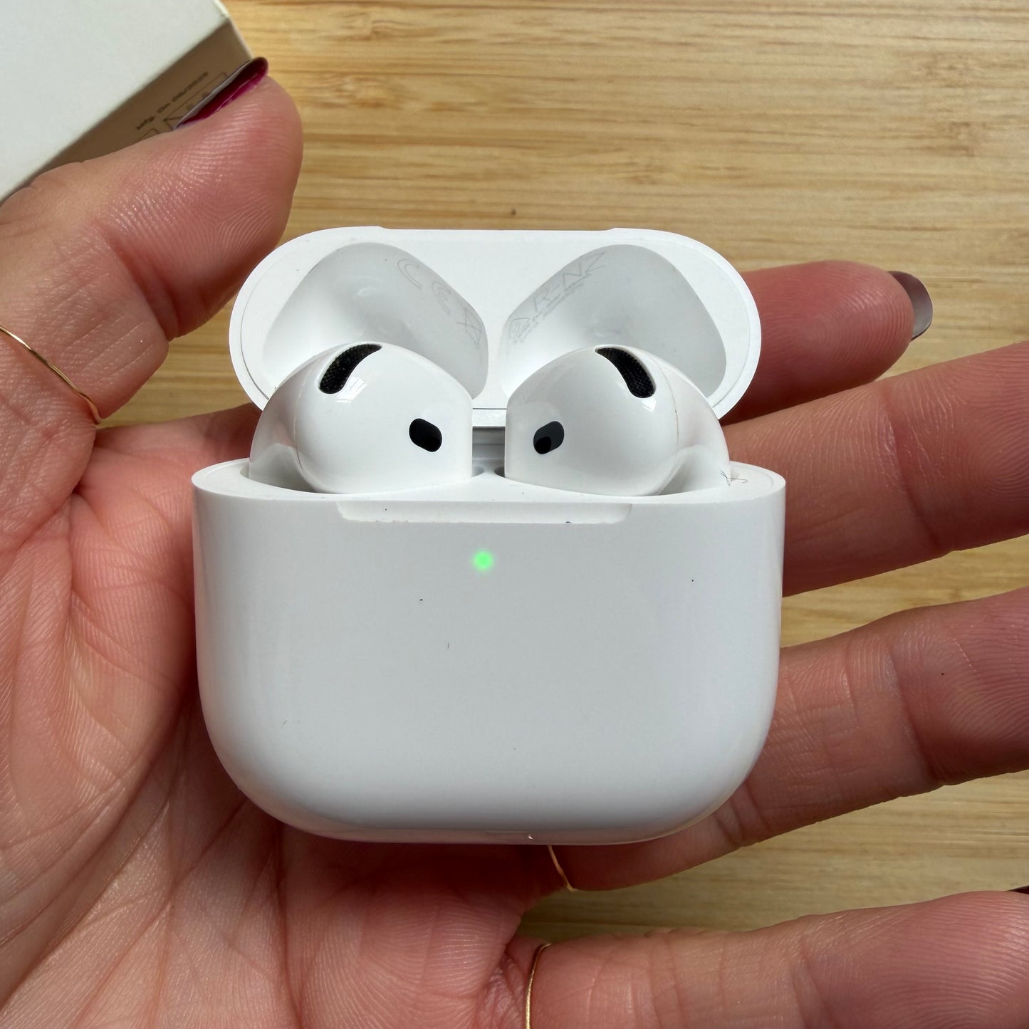 Apple AirPods 4