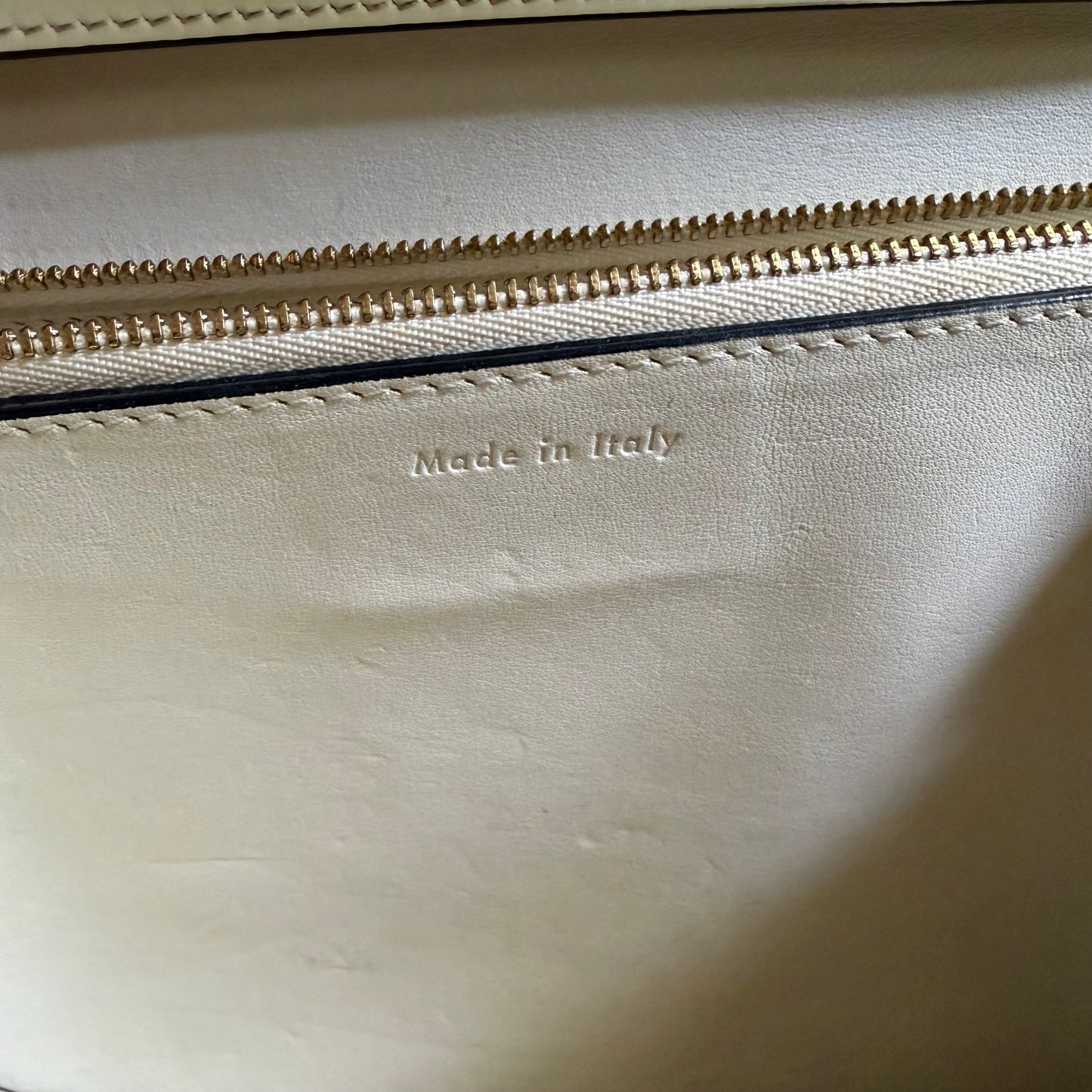 Céline Classic box Media