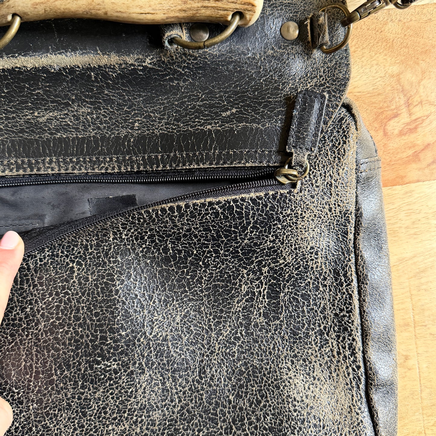 Borsa cracked leather