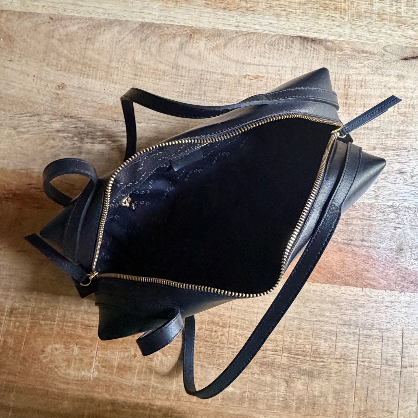 Aaron borsa nera